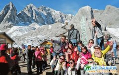 2015����ѩɽ�L���^(q��)�Ӵ��ο͌�ͻ��3000�f�˴�